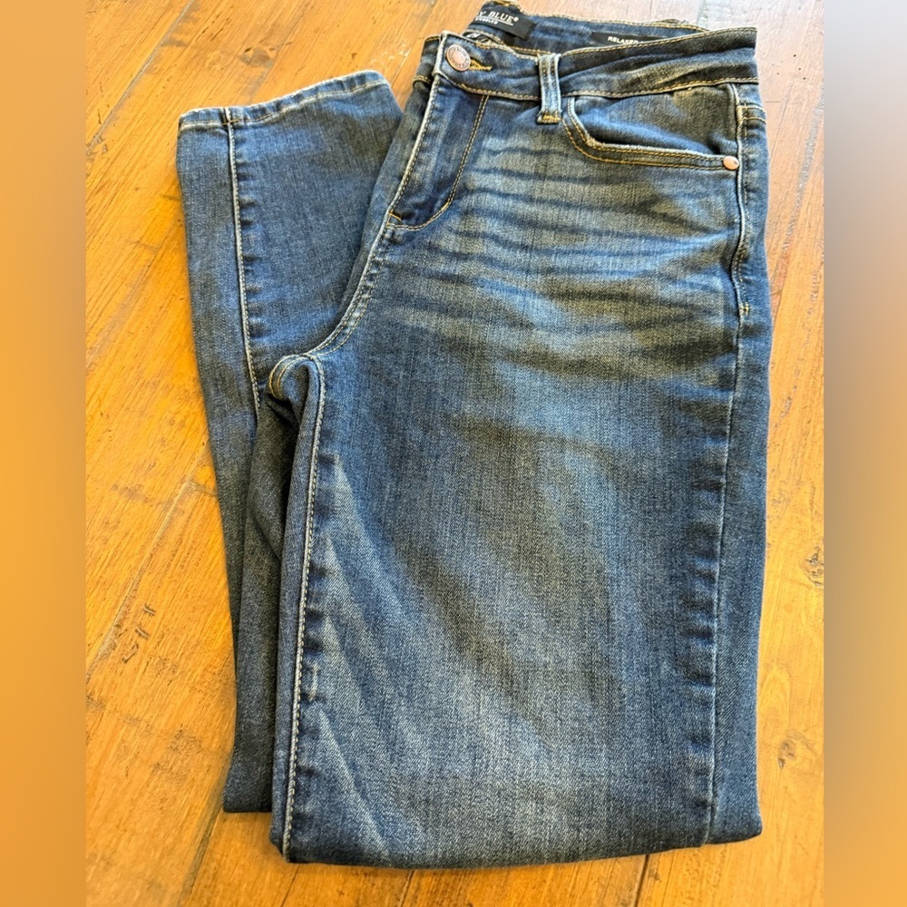 Judy Blue Los Angeles relaxed fit high rise woman’s jeans. Size 29.